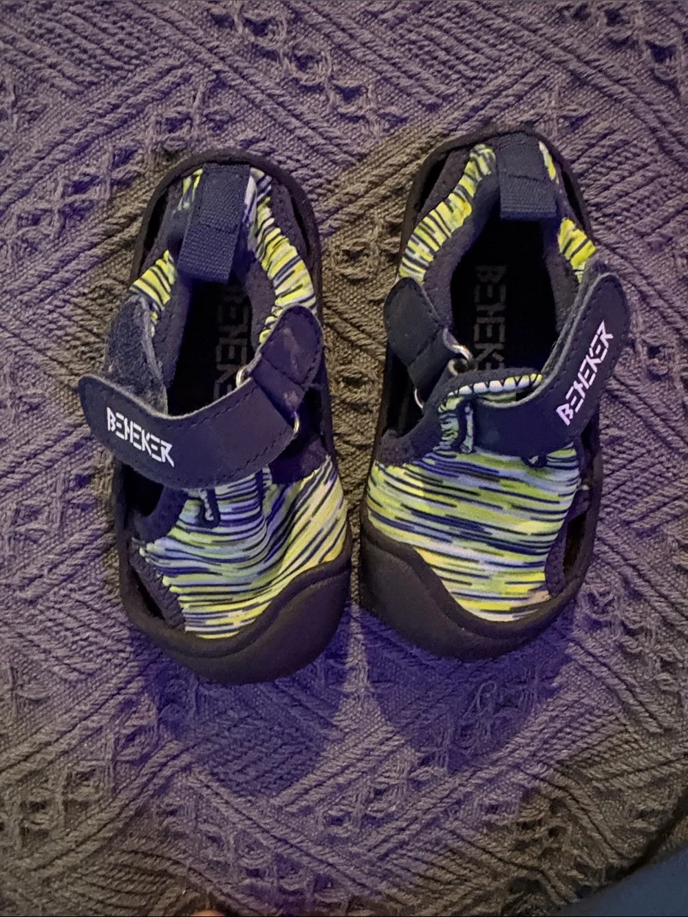 Toddlers water shoes sizes 5, 6, and 7. Minimal wear, Nautical,Oshkosh, and more